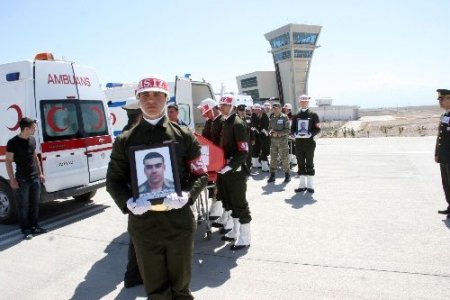 Iğdır'da mayın patlamasında şehit olan askerler memleketlerine gönderildi
