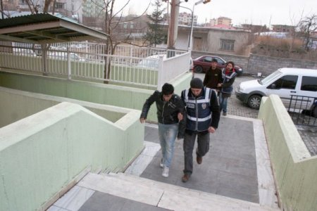 Iğdır’da Molotof Atan 3 Kişi Adliyeye Çıkartıldı