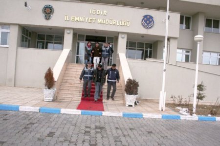 Iğdır’da Molotof Atan 3 Kişi Adliyeye Çıkartıldı