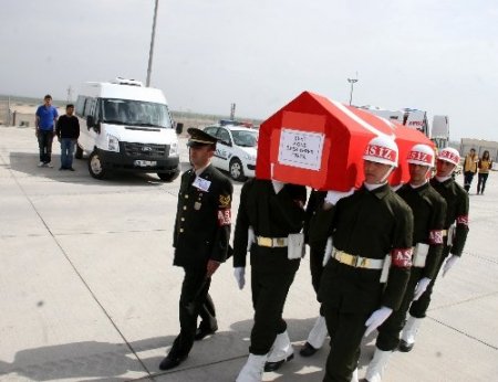 Iğdır'da şehit olan askerlerin cenazeleri memleketlerine gönderildi