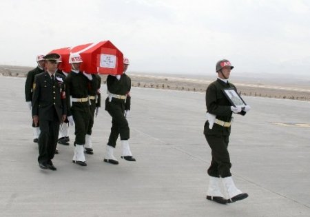 Iğdır'da şehit olan askerlerin cenazeleri memleketlerine gönderildi