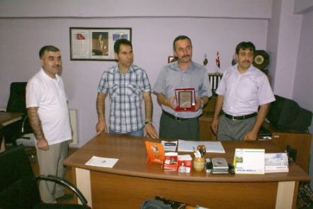 Iğdırlı İş Adamlarından Kimse Yok Mu Derneği'ne Teşekkür Plaketi