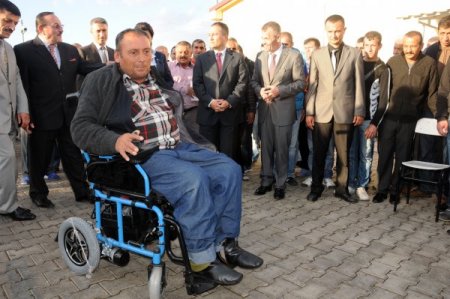 İGM, cezaevinde yatan hükümlüye akülü tekerlekli sandalye hediye etti