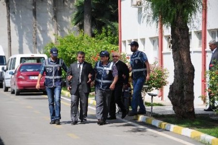 İhaleye fesat karıştırdıkları iddiasıyla 4 belediye görevlisi gözaltına alındı