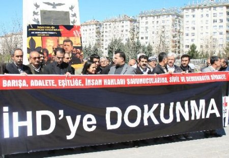 İhd Siirt Şube Başkanı'nın Tutuklanması Protesto Edildi