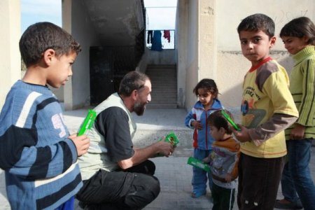 İHH bombardıman altındaki Harim’e yardım ulaştırdı