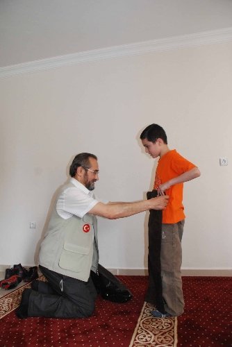 İHH Suriyeli yetim çocuklara yardım elini uzattı