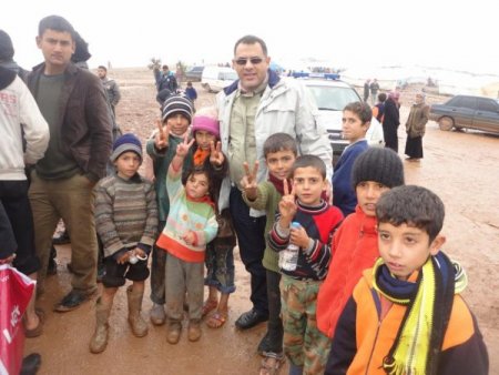 İHH Suriyeli yetimlere yardım eli uzattı