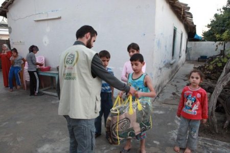 İHH’den kış öncesi Suriyelilere 3 bin battaniye