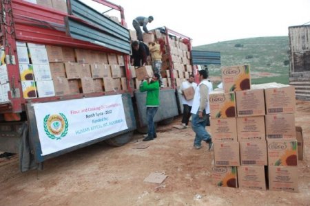 İHH'nın İdlip, Halep, Hama ve Humus’a gıda yardımları sürüyor