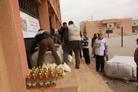 İHH'nın İdlip, Halep, Hama ve Humus’a gıda yardımları sürüyor