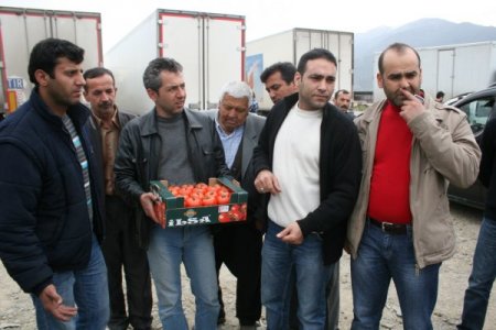İhracatçılar, Uzun Süren Denetim İşlerimini Eylem Yaparak Protesto Etti