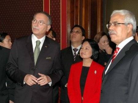 İhsanoğlu, Filipinler Lideri İle Görüştü