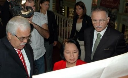 İhsanoğlu, Filipinler Lideri İle Görüştü