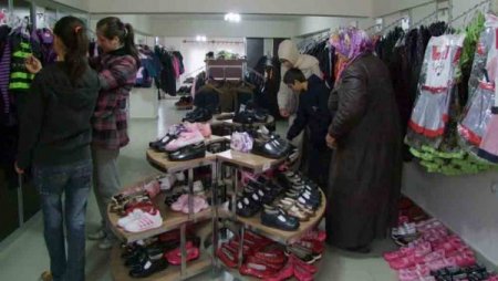 İhtiyaç sahibi anne: Dört çocuğum bir çift ayakkabı ile idare ediyor