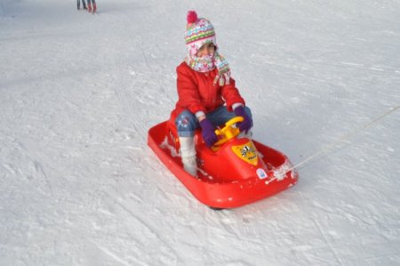 İhtiyaç sahibi başarılı öğrenciler, kayak eğitimi ile ödüllendirildi