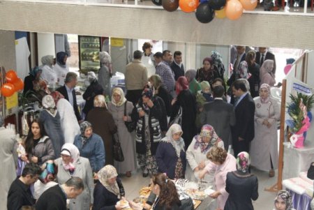 İhtiyaç Sahibi Öğrenciler Yararına Açılan Kermese Büyük İlgi