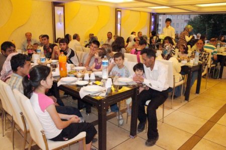 İhtiyaç Sahipleri Lokantada İftar Açma Sevinci Yaşadı