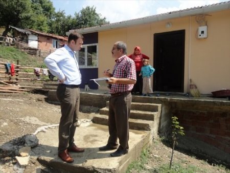 İhtiyaç sahiplerine prefabrik ev yardımı