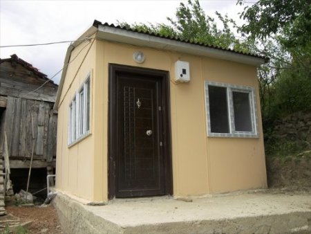 İhtiyaç sahiplerine prefabrik ev yardımı