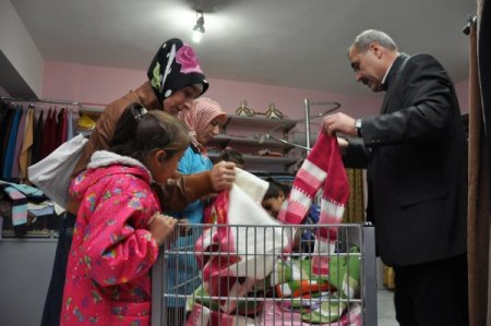 İhtiyaç sahiplerinin yüzleri paylaşımla gülüyor