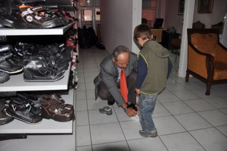 İhtiyaç sahiplerinin yüzleri paylaşımla gülüyor