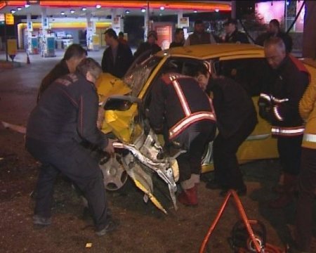 İki Araç Kafa Kafaya Çarpıştı: 1ölü, 1 Yaralı