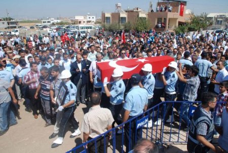 İki aylık evli şehit polis Hatay'da toprağa verildi