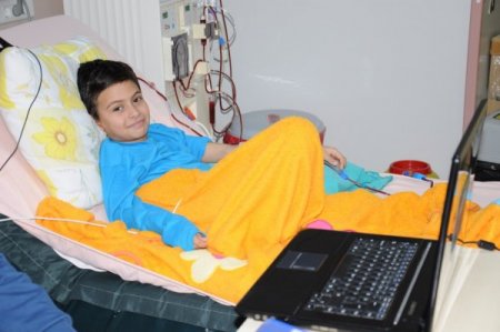 İki gün okulda üç gün diyalizde