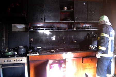 İki gün önce servisten gelen buzdolabı patladı, ev kullanılamaz hale geldi