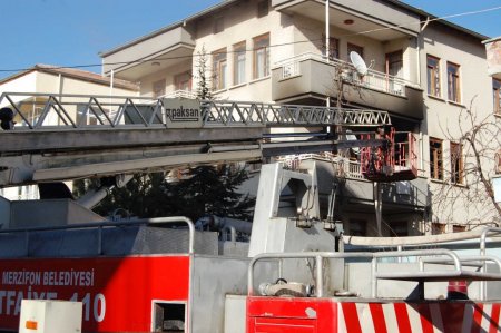 İki gün önce servisten gelen buzdolabı patladı, ev kullanılamaz hale geldi