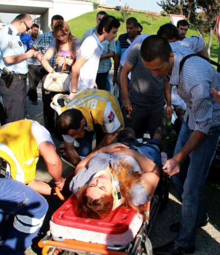 İki minibüsün karıştığı kazada 6 kişi yaralandı