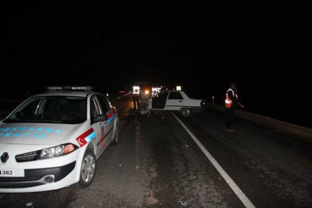 İki otomobil kavşakta çarpıştı: 2'si ağır 5 yaralı