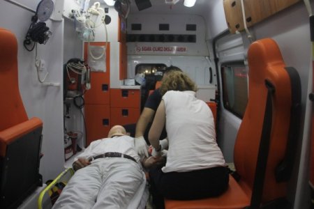 İki Otomobil Sürücüsü Kural İhlali Yapınca Kaza Kaçınılmaz Oldu