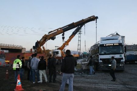 İki Tır'ın Çarpıştığı Kazada Faciadan Dönüldü