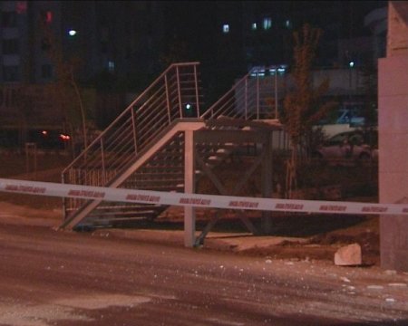 İki TIR'ın çarptığı üst geçitte çökme tehlikesi yaşandı