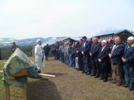 İkikise Köyündeki Yangında Ölen 4 Kişi Toprağa Verildi
