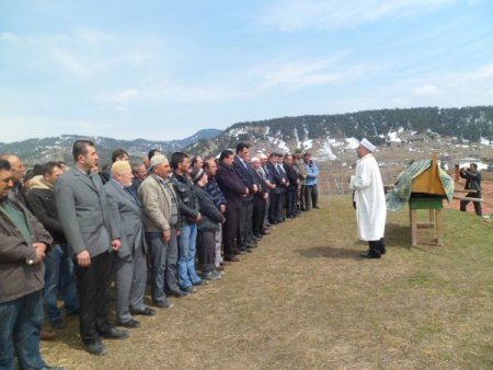 İkikise Köyündeki Yangında Ölen 4 Kişi Toprağa Verildi