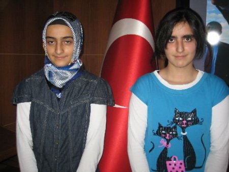 İkiz Kardeşler Sbs'de 500 Tam Puan Aldı