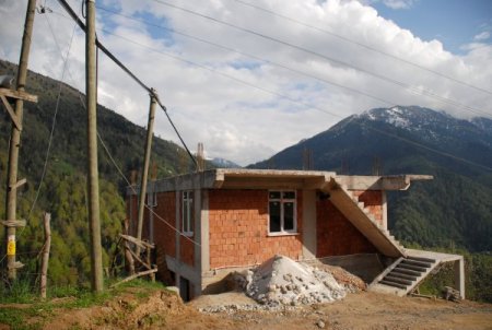 İkizdere'nin Telefon Hattı Bu Evin İçinden Geçiyor