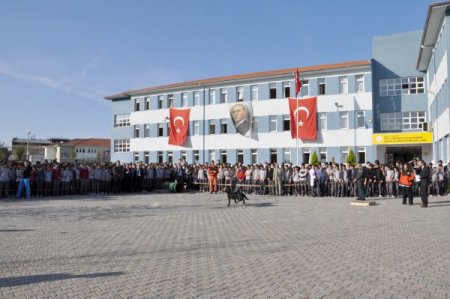 İl Afet ve Acil Durum Müdürlüğü lise öğrencilerine afet eğitimi verdi