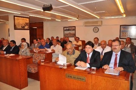 İl genel meclisinin tepki çeken İspanya gezisini vali iki kez veto etmiş