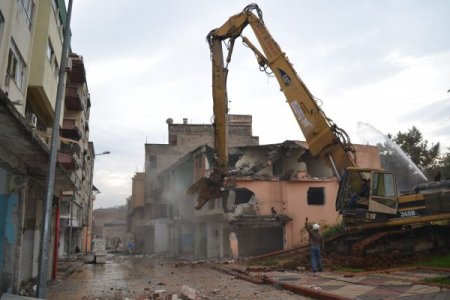 İl merkezindeki ev ve dükkânlarda 'Kentsel Dönüşüm' yıkımı başladı