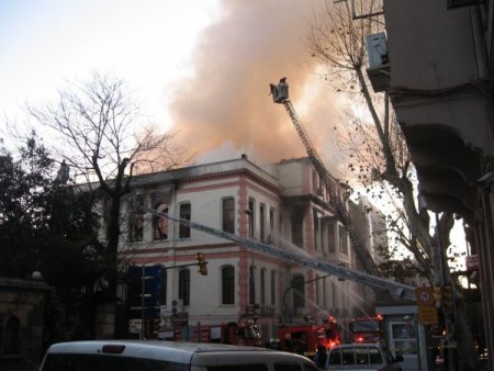 İl Milli Eğitim Müdürlüğü'ndeki yangın kontrol altına alındı