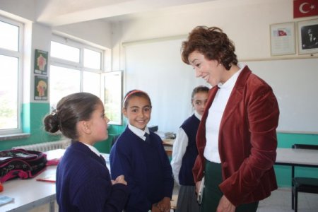 İl Milli Eğitim Müdürü Lütfiye Deneri'den okul ziyareti
