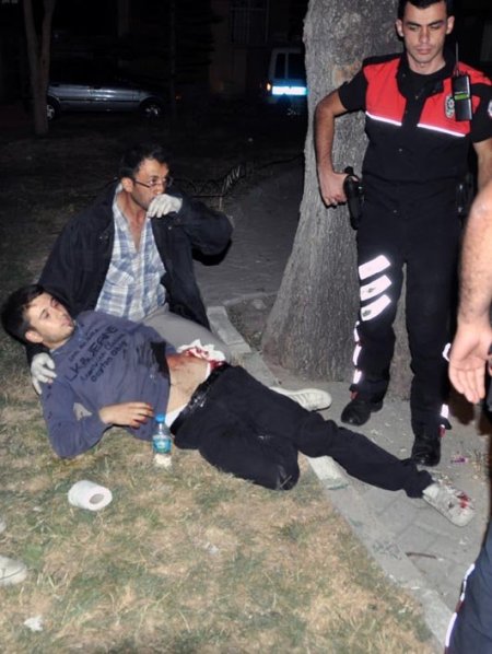 İlan dağıtan üniversite öğrencisi bıçakla yaralandı