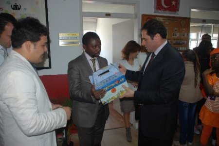 İlçe Milli Eğitim Müdürü Kılıç, Kongolu öğrencileri 23 Nisan'a davet etti