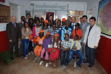 İlçe Milli Eğitim Müdürü Kılıç, Kongolu öğrencileri 23 Nisan'a davet etti