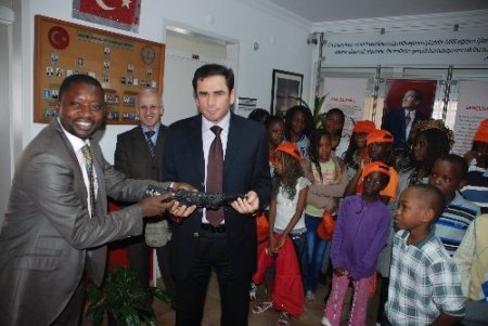 İlçe Milli Eğitim Müdürü Kılıç, Kongolu öğrencileri 23 Nisan'a davet etti