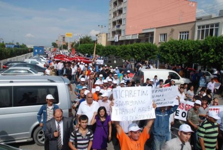 İlçe olmak isteyen Payaslılar, yol kapattı